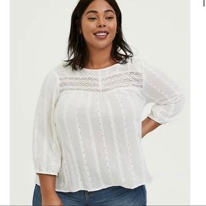 NWT Torrid white lace embroidered blouse Size 1X (14-16)
